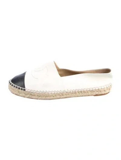 Pre-owned Chanel Interlocking Cc Logo Lambskin Espadrilles In White
