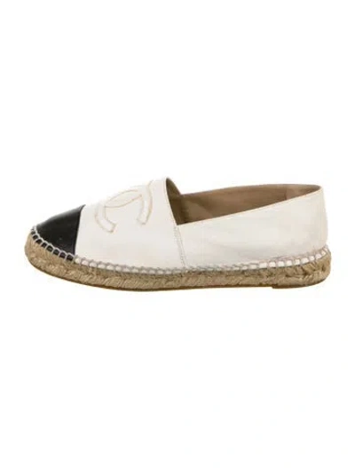 Pre-owned Chanel Interlocking Cc Logo Lambskin Espadrilles In White