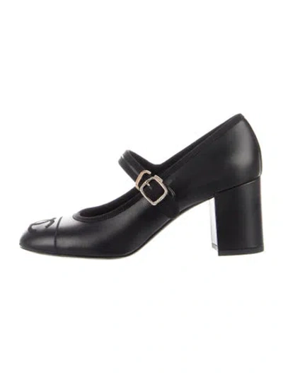 Pre-owned Chanel Interlocking Cc Logo Lambskin Pumps In Black