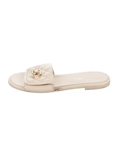 Pre-owned Chanel Interlocking Cc Logo Lambskin Slides In Neutral