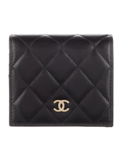 Pre-owned Chanel Interlocking Cc Logo Lambskin Wallet In Black