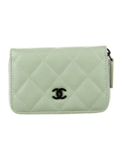 Pre-owned Chanel Interlocking Cc Logo Lambskin Wallet In Green