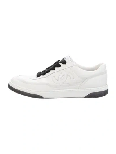 Pre-owned Chanel Interlocking Cc Logo Leather Athletic Sneakers In White