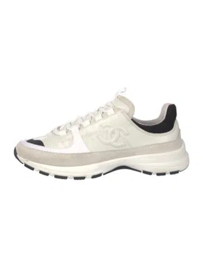 Pre-owned Chanel Interlocking Cc Logo Leather Athletic Sneakers In White