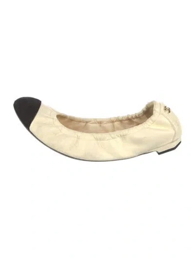 Pre-owned Chanel Interlocking Cc Logo Leather Ballet Flats In Neutral