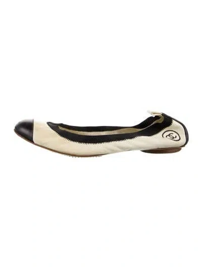 Pre-owned Chanel Interlocking Cc Logo Leather Ballet Flats In Neutral