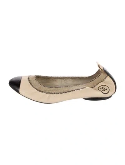 Pre-owned Chanel Interlocking Cc Logo Leather Ballet Flats In Neutral