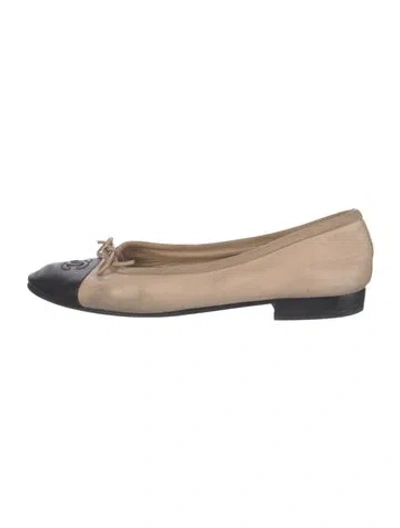 Pre-owned Chanel Interlocking Cc Logo Leather Ballet Flats In Neutral