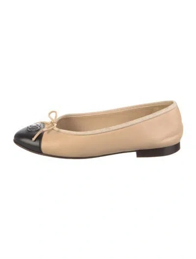 Pre-owned Chanel Interlocking Cc Logo Leather Ballet Flats In Neutral