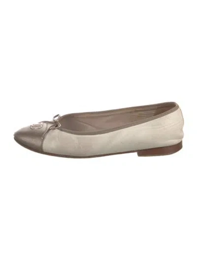 Pre-owned Chanel Interlocking Cc Logo Leather Ballet Flats In Neutral