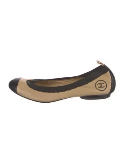 Pre-owned Chanel Interlocking Cc Logo Leather Ballet Flats In Neutral