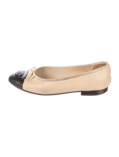 Pre-owned Chanel Interlocking Cc Logo Leather Ballet Flats In Neutral