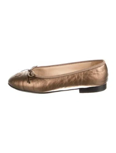 Pre-owned Chanel Interlocking Cc Logo Leather Ballet Flats In Neutral