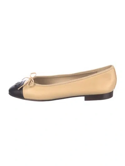 Pre-owned Chanel Interlocking Cc Logo Leather Ballet Flats In Neutral