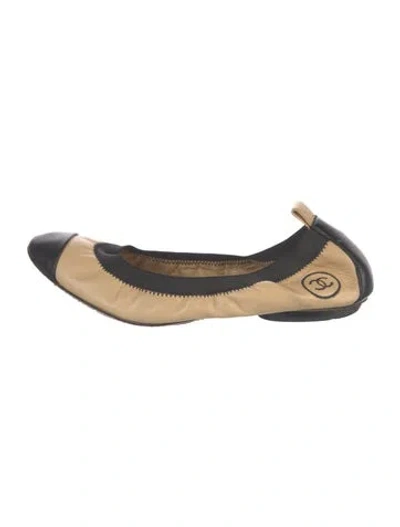 Pre-owned Chanel Interlocking Cc Logo Leather Ballet Flats In Neutrals