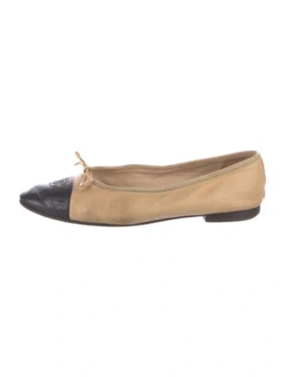 Pre-owned Chanel Interlocking Cc Logo Leather Ballet Flats In Neutrals