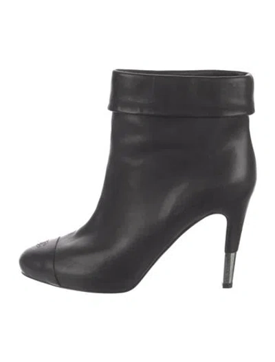 Pre-owned Chanel Interlocking Cc Logo Leather Boots In Black