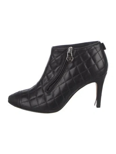 Pre-owned Chanel Interlocking Cc Logo Leather Boots In Black