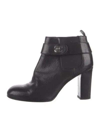 Pre-owned Chanel Interlocking Cc Logo Leather Boots In Black