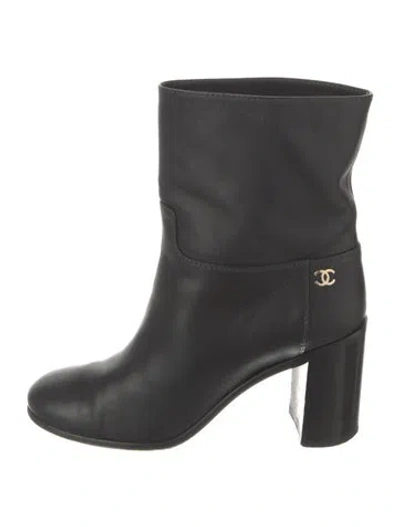 Pre-owned Chanel Interlocking Cc Logo Leather Boots In Black