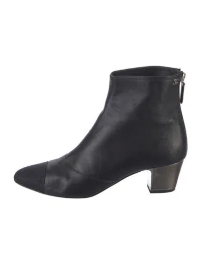Pre-owned Chanel Interlocking Cc Logo Leather Boots In Black