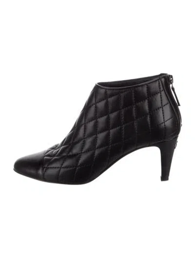 Pre-owned Chanel Interlocking Cc Logo Leather Boots In Black
