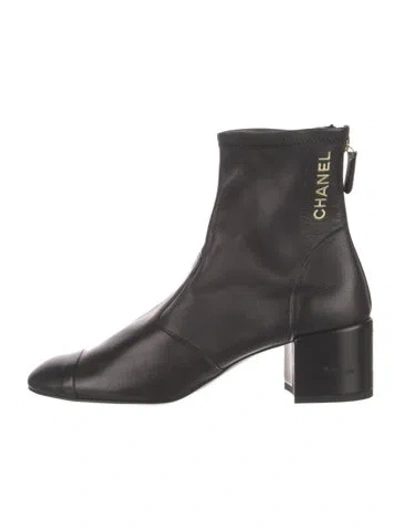 Pre-owned Chanel Interlocking Cc Logo Leather Boots In Black