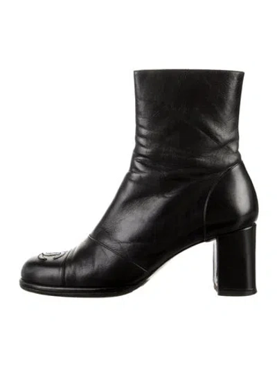 Pre-owned Chanel Interlocking Cc Logo Leather Boots In Black