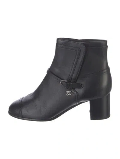 Pre-owned Chanel Interlocking Cc Logo Leather Boots In Black