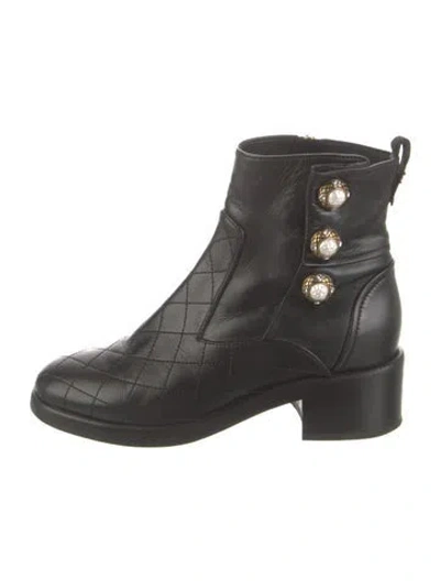 Pre-owned Chanel Interlocking Cc Logo Leather Boots In Black