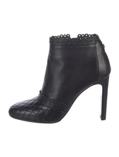 Pre-owned Chanel Interlocking Cc Logo Leather Boots In Black