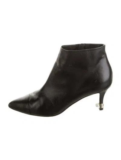 Pre-owned Chanel Interlocking Cc Logo Leather Boots In Black