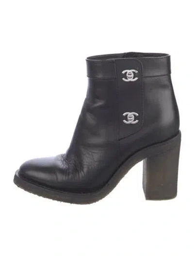 Pre-owned Chanel Interlocking Cc Logo Leather Boots In Black
