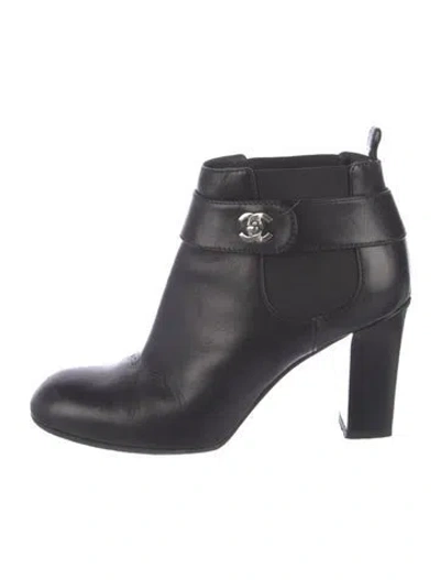 Pre-owned Chanel Interlocking Cc Logo Leather Boots In Black