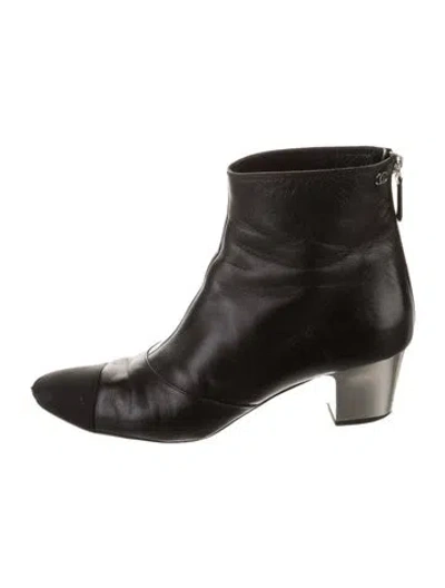 Pre-owned Chanel Interlocking Cc Logo Leather Boots In Black