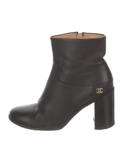 Pre-owned Chanel Interlocking Cc Logo Leather Boots In Black