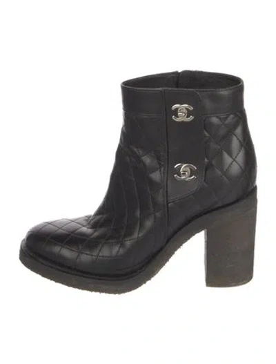 Pre-owned Chanel Interlocking Cc Logo Leather Boots In Black