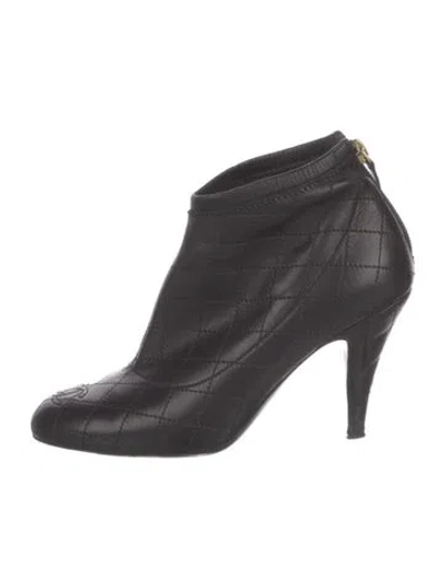 Pre-owned Chanel Interlocking Cc Logo Leather Boots In Black