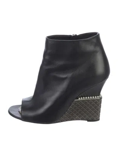 Pre-owned Chanel Interlocking Cc Logo Leather Boots In Black