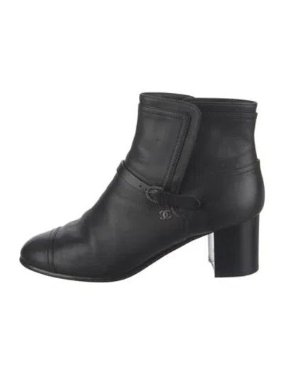 Pre-owned Chanel Interlocking Cc Logo Leather Boots In Black