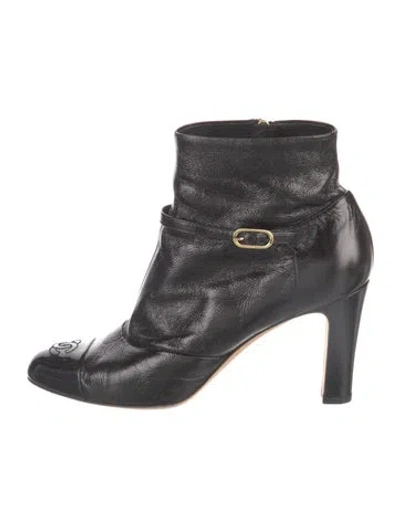 Pre-owned Chanel Interlocking Cc Logo Leather Boots In Black