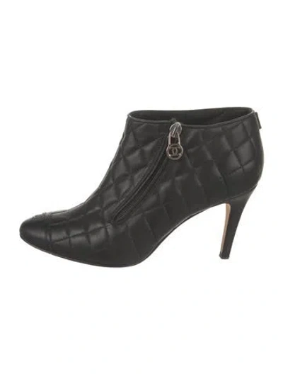 Pre-owned Chanel Interlocking Cc Logo Leather Boots In Black