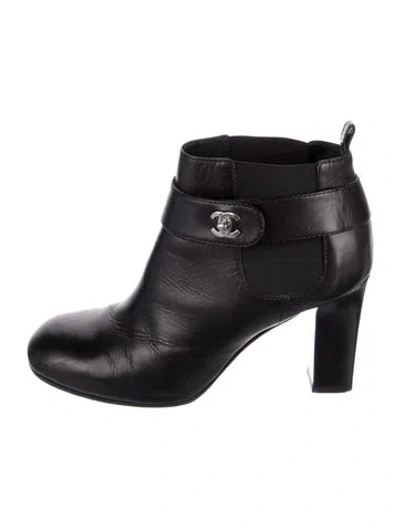Pre-owned Chanel Interlocking Cc Logo Leather Boots In Black