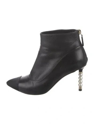 Pre-owned Chanel Interlocking Cc Logo Leather Boots In Black