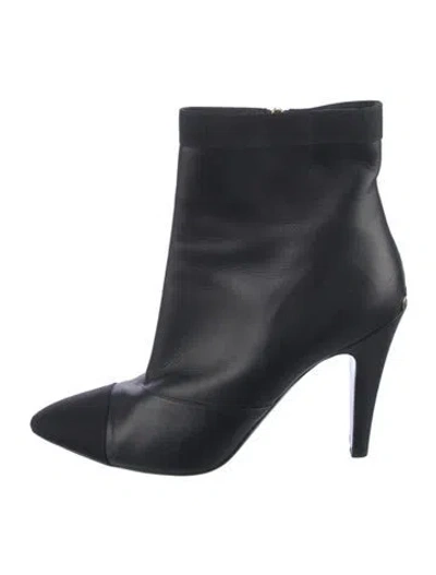 Pre-owned Chanel Interlocking Cc Logo Leather Boots In Black