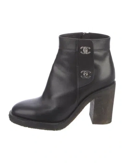 Pre-owned Chanel Interlocking Cc Logo Leather Boots In Black