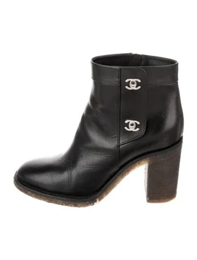 Pre-owned Chanel Interlocking Cc Logo Leather Boots In Black