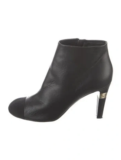 Pre-owned Chanel Interlocking Cc Logo Leather Boots In Black