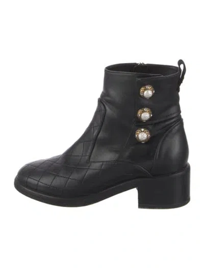 Pre-owned Chanel Interlocking Cc Logo Leather Boots In Black