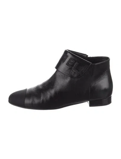Pre-owned Chanel Interlocking Cc Logo Leather Boots In Black